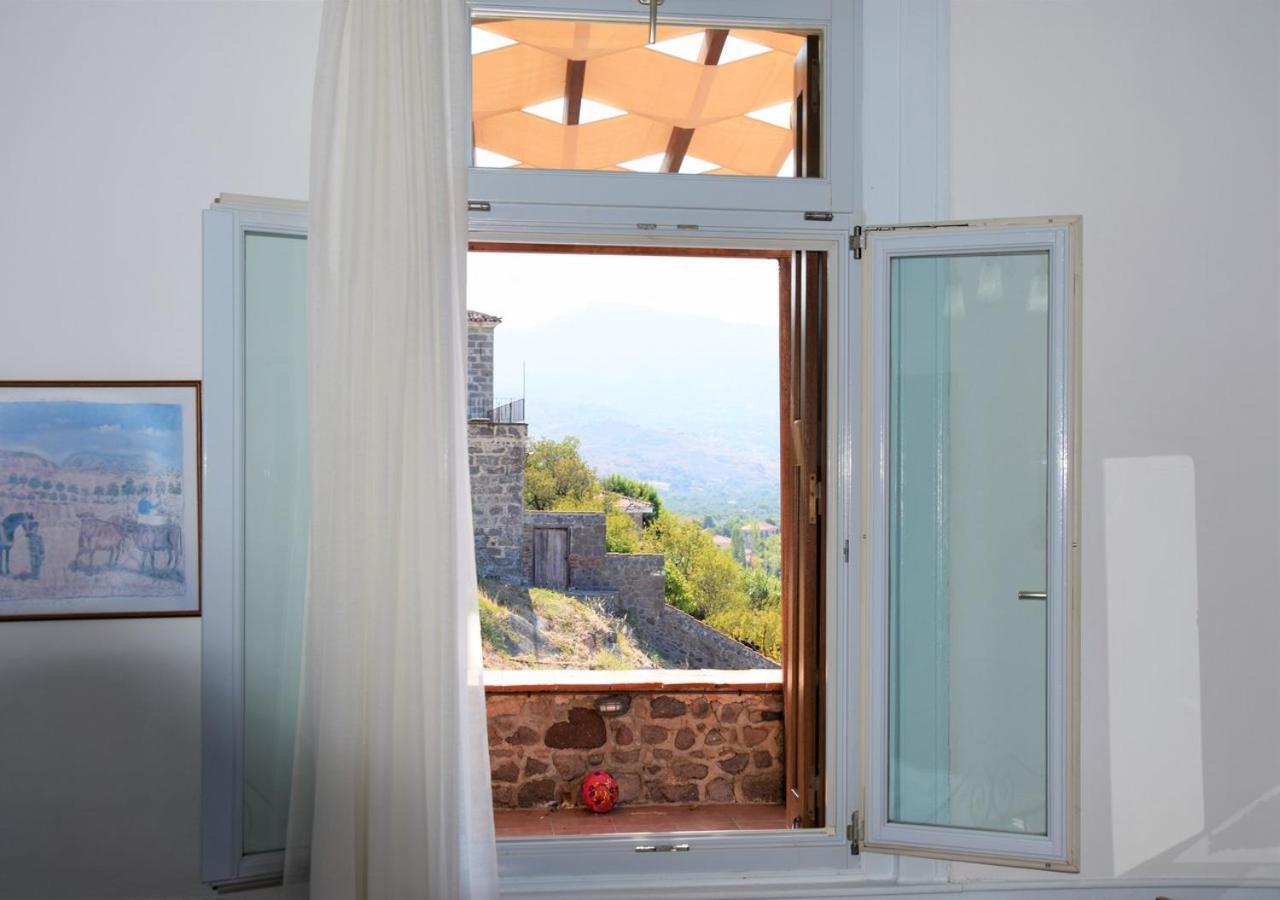 Villa Annie Митимна Екстериор снимка