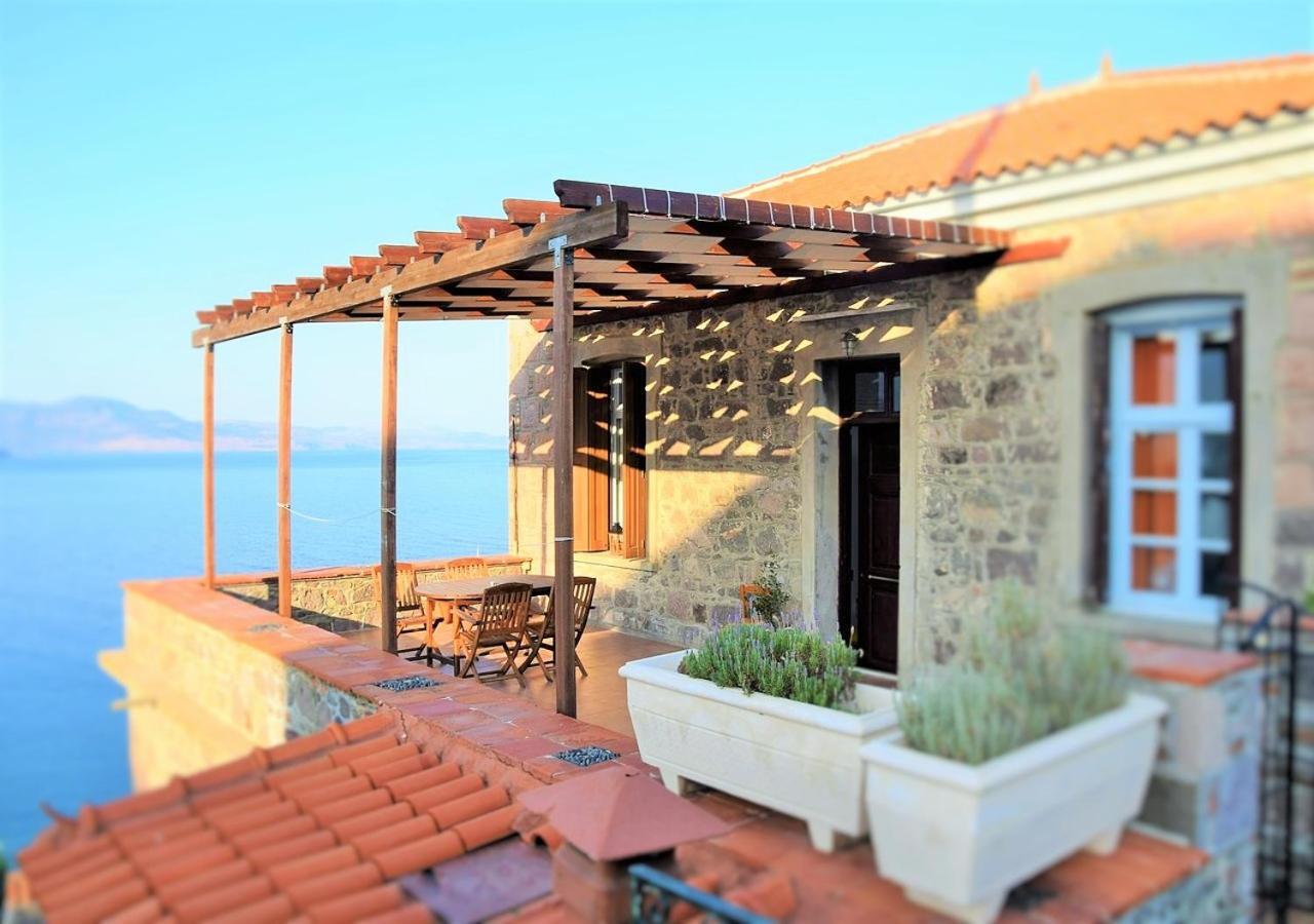 Villa Annie Митимна Екстериор снимка